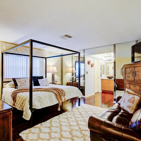 Classic Modern 3-Bedroom Oasis